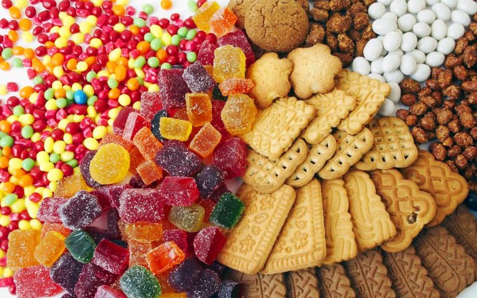 3546_delicious-plate-for-dessert-candy-jelly-and-biscuits